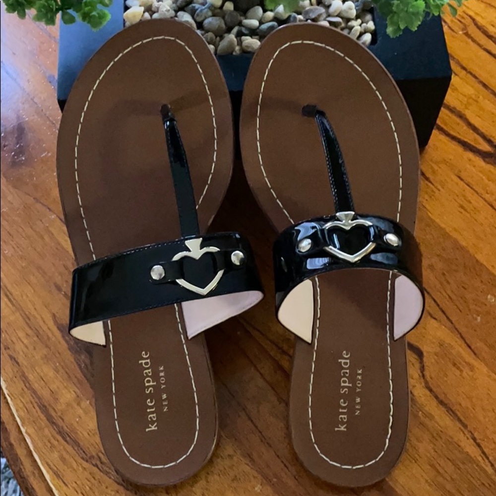 Flat sandals